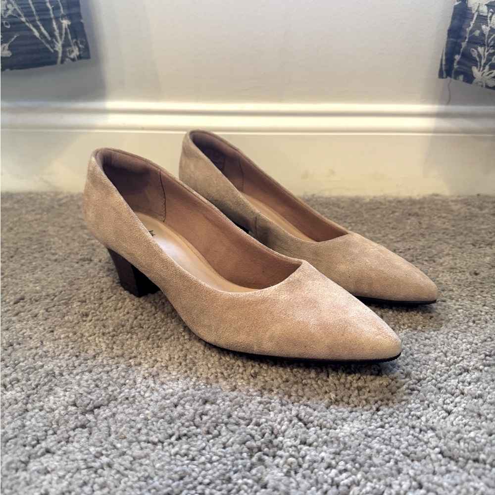 NWOT Clarks Nude Pink Heels
